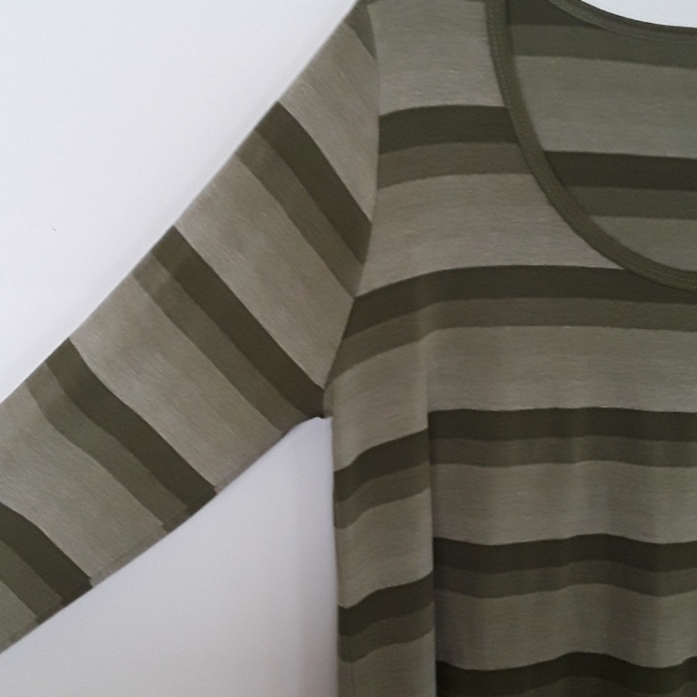 LuLa Roe Knit Top - Picture 2 of 5